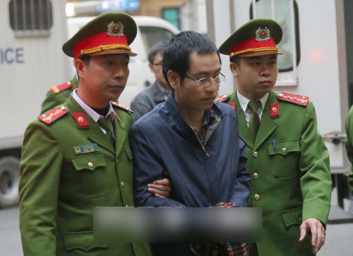 Hình ảnh Trịnh Xuân Thanh và đồng phạm tới tòa nghe tuyên án